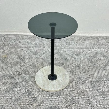طاولة خدمة سطح زجاج . قاعدة بديل حجر. عمود حديد لون اسود - صورة 2