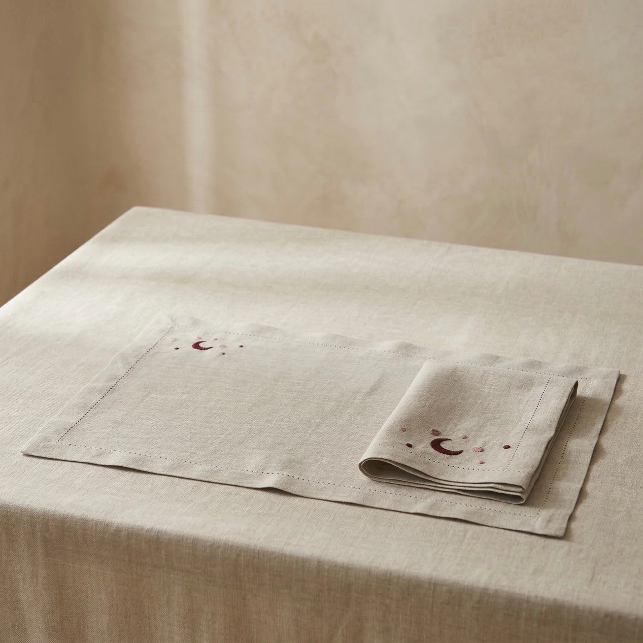 CRESCENT MOON BEIGE PLACEMATS (SET OF 4) - Image 1