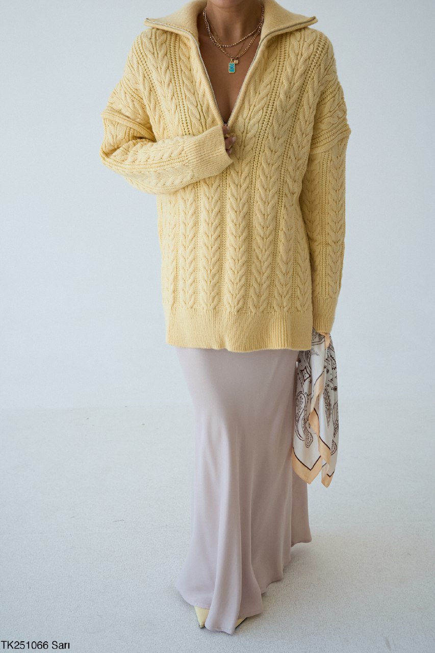 Yellow Braided Pullover With Side Slits  - صورة 2