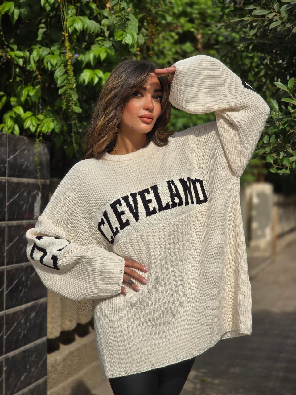 Offwhite Knitted Cleveland  - صورة 1