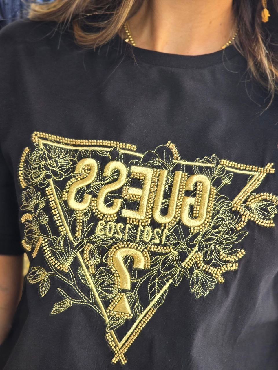 Black Guess tshirt  - صورة 3