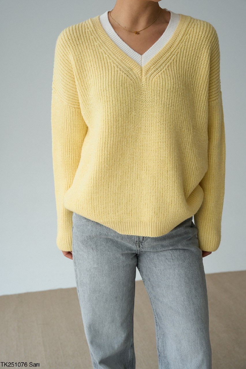 V Yaka Duo-colour Knitted Pullover  - Image 3
