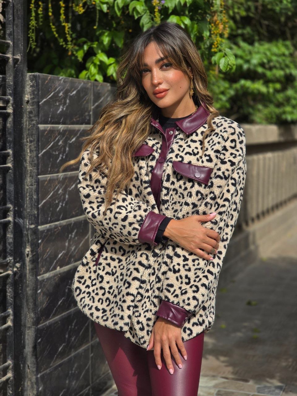 Leopard Fleece Shirt Jacket With Burgundy Leather trim - صورة 3