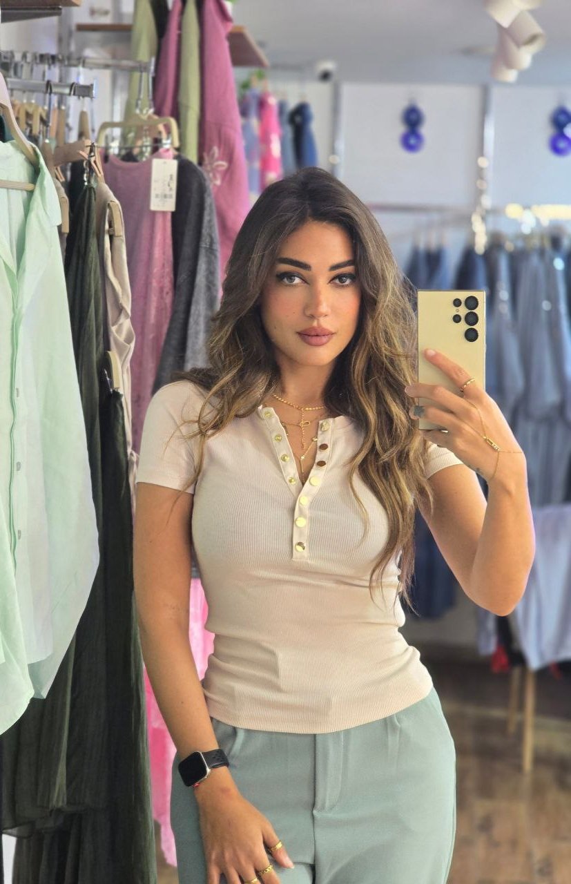Nude beige Karol top with gold buttons  - صورة 2