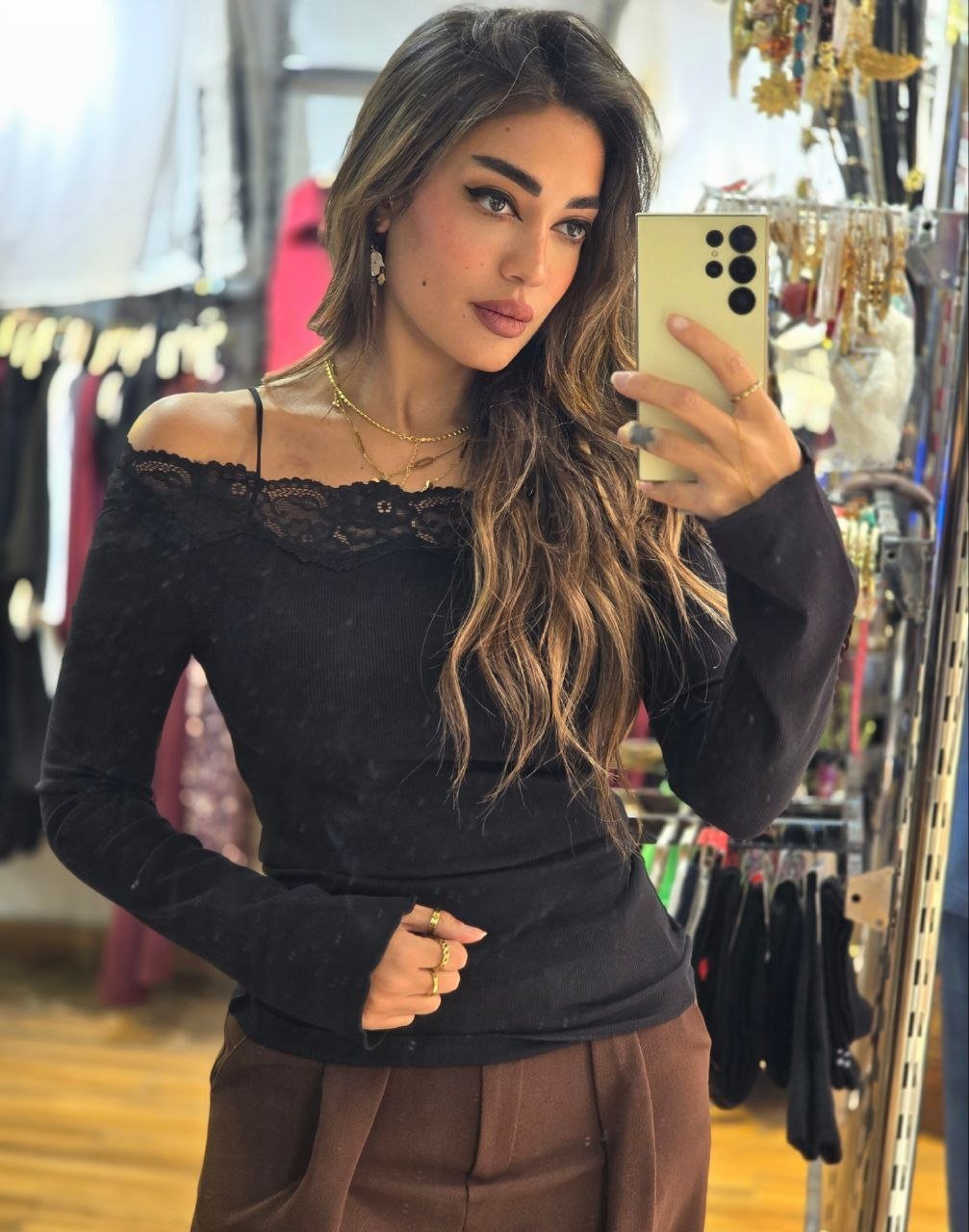Lace off-shoulder top - Image 1