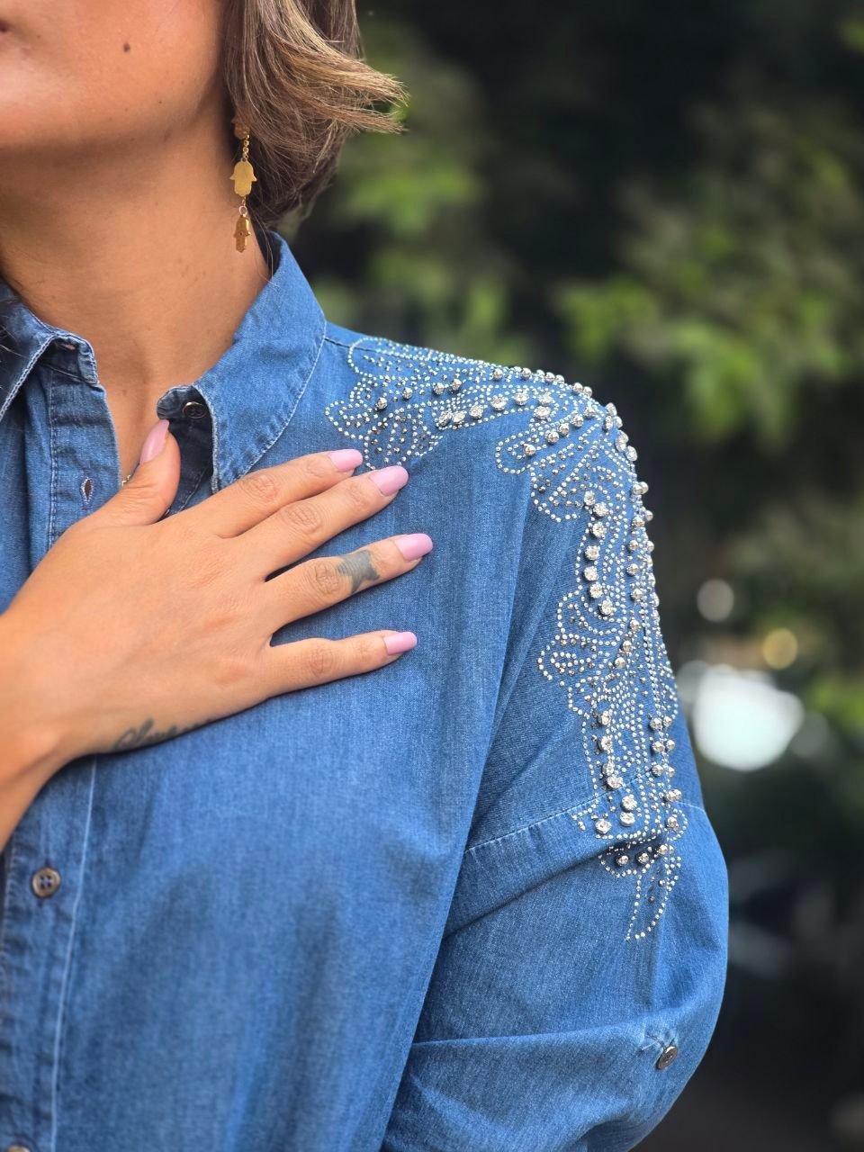 Denim embroidered shirt - صورة 3