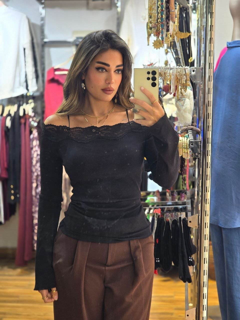 Lace off-shoulder top - Image 2