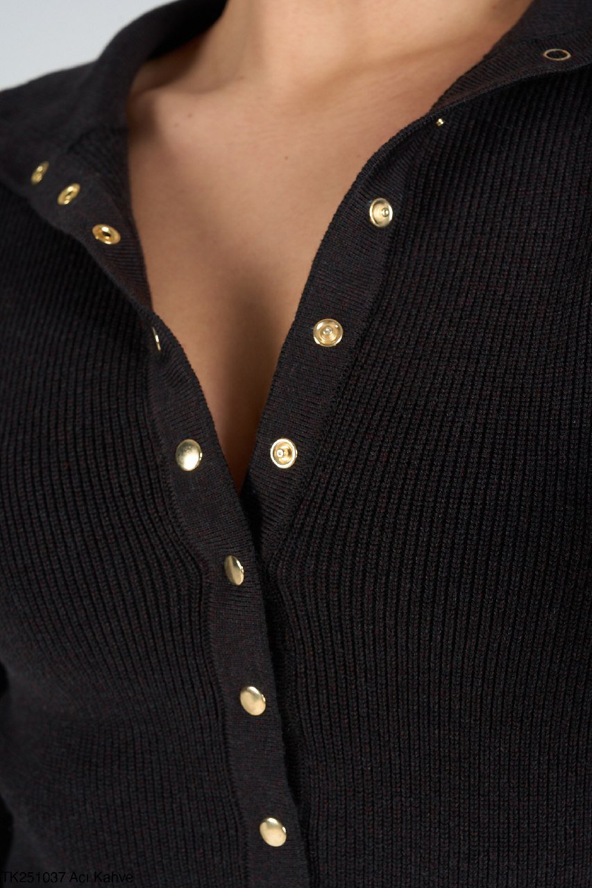 Black top with gold buttons - Image 3