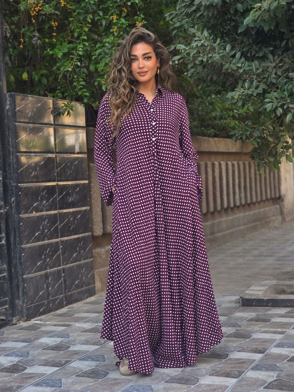 Burgundy maxi polka dress - صورة 4