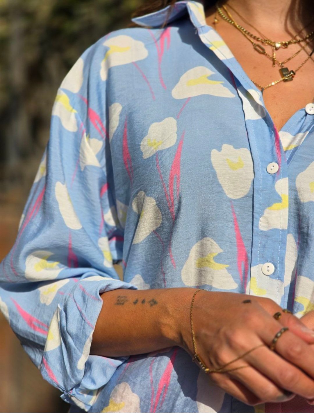 Baby blue floral shirt - صورة 2