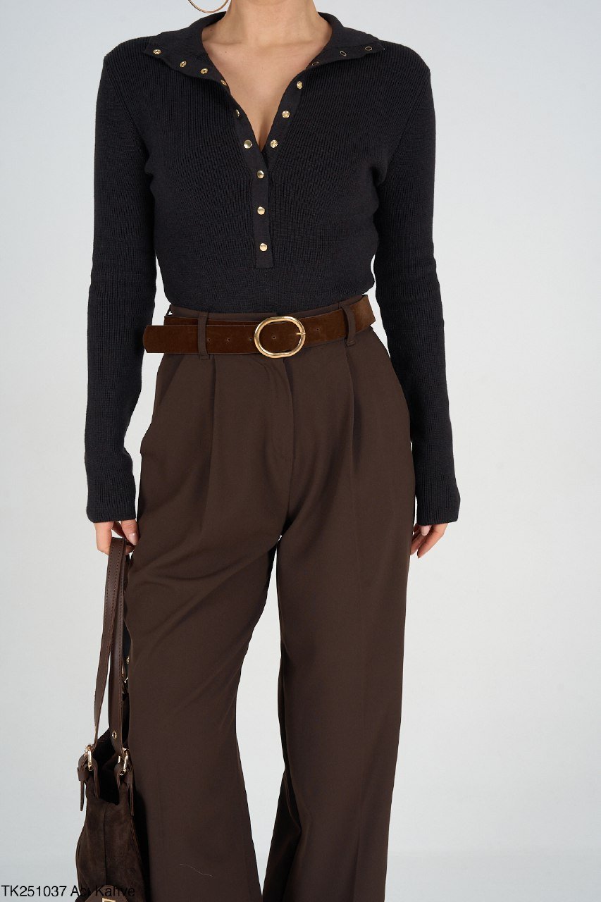 Black top with gold buttons - Image 2