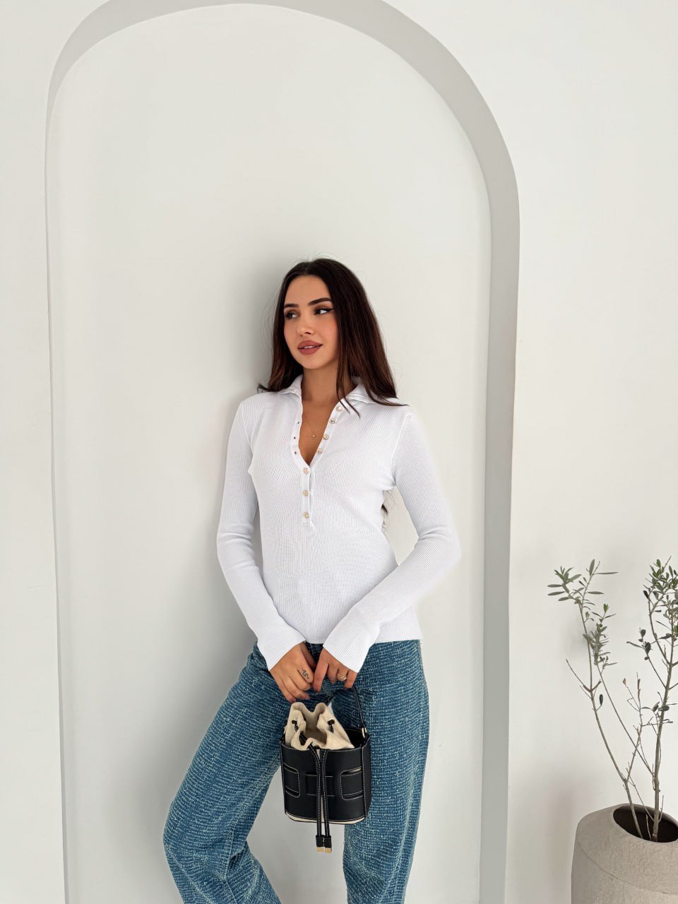 White top with gold buttons  - Image 2