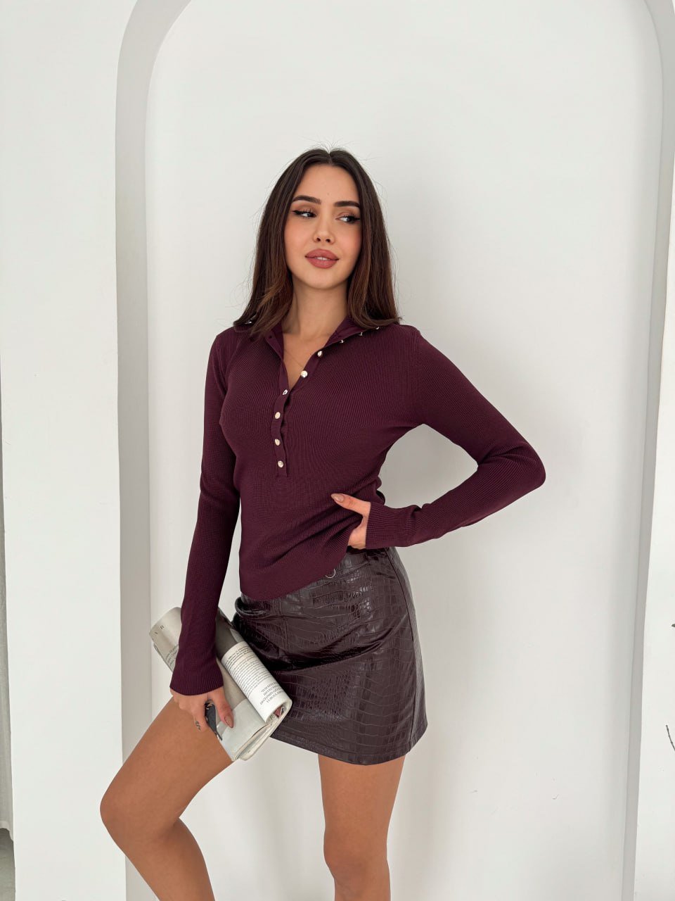 Burgundy top with gold buttons  - صورة 2