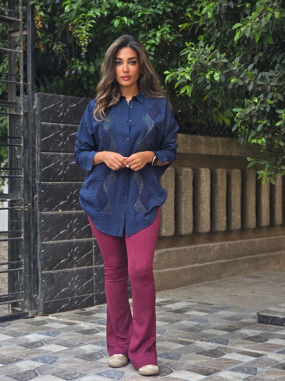 Navy blue embroidered linen shirt - Image 2