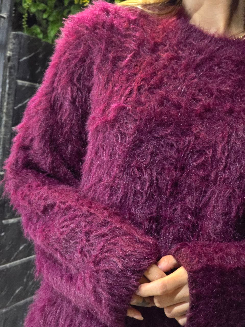 Burgundy Fuzzy Fur Pullover  - صورة 4