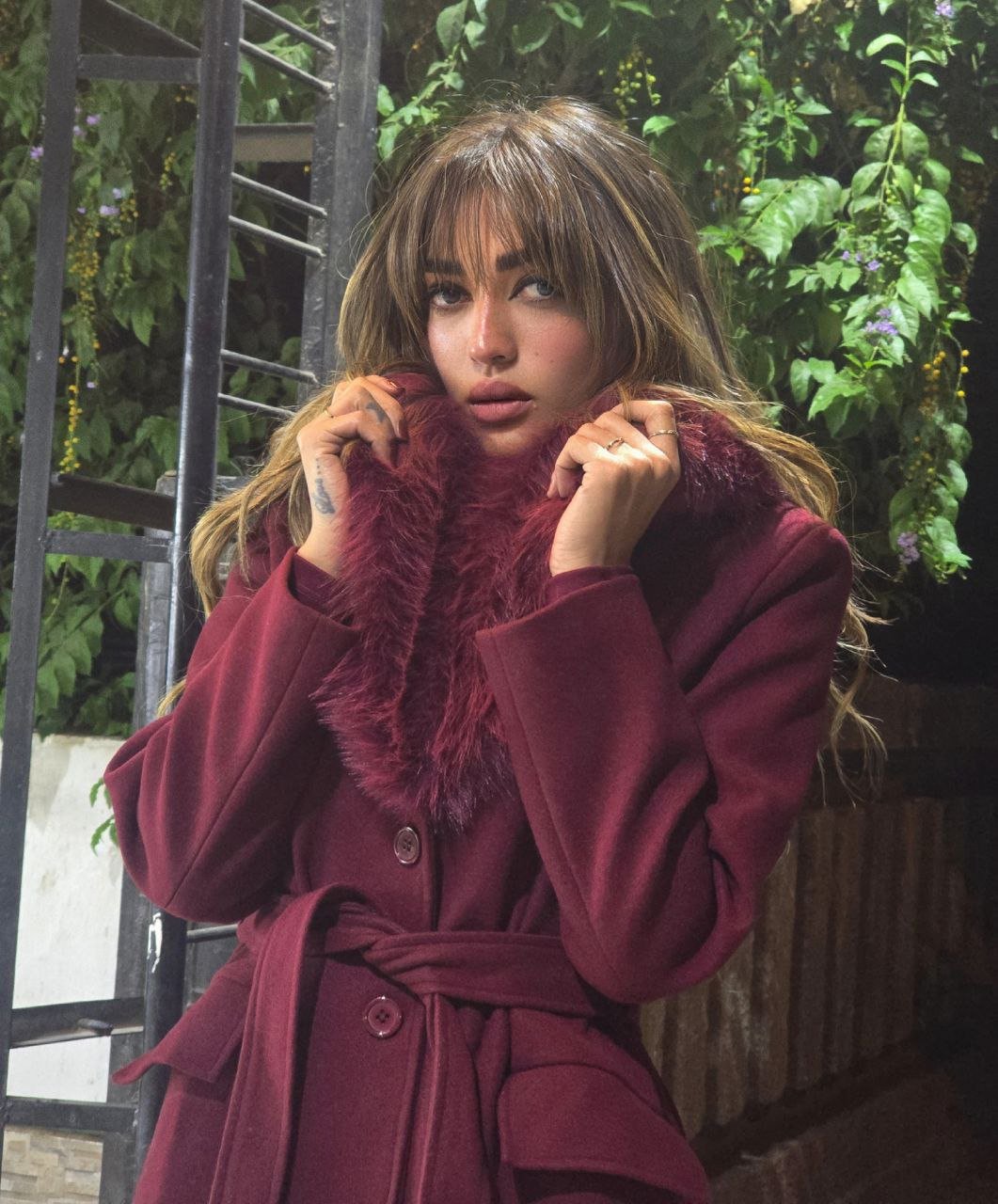 Burgundy fur wool coat with side pockets and belt - Image 3
