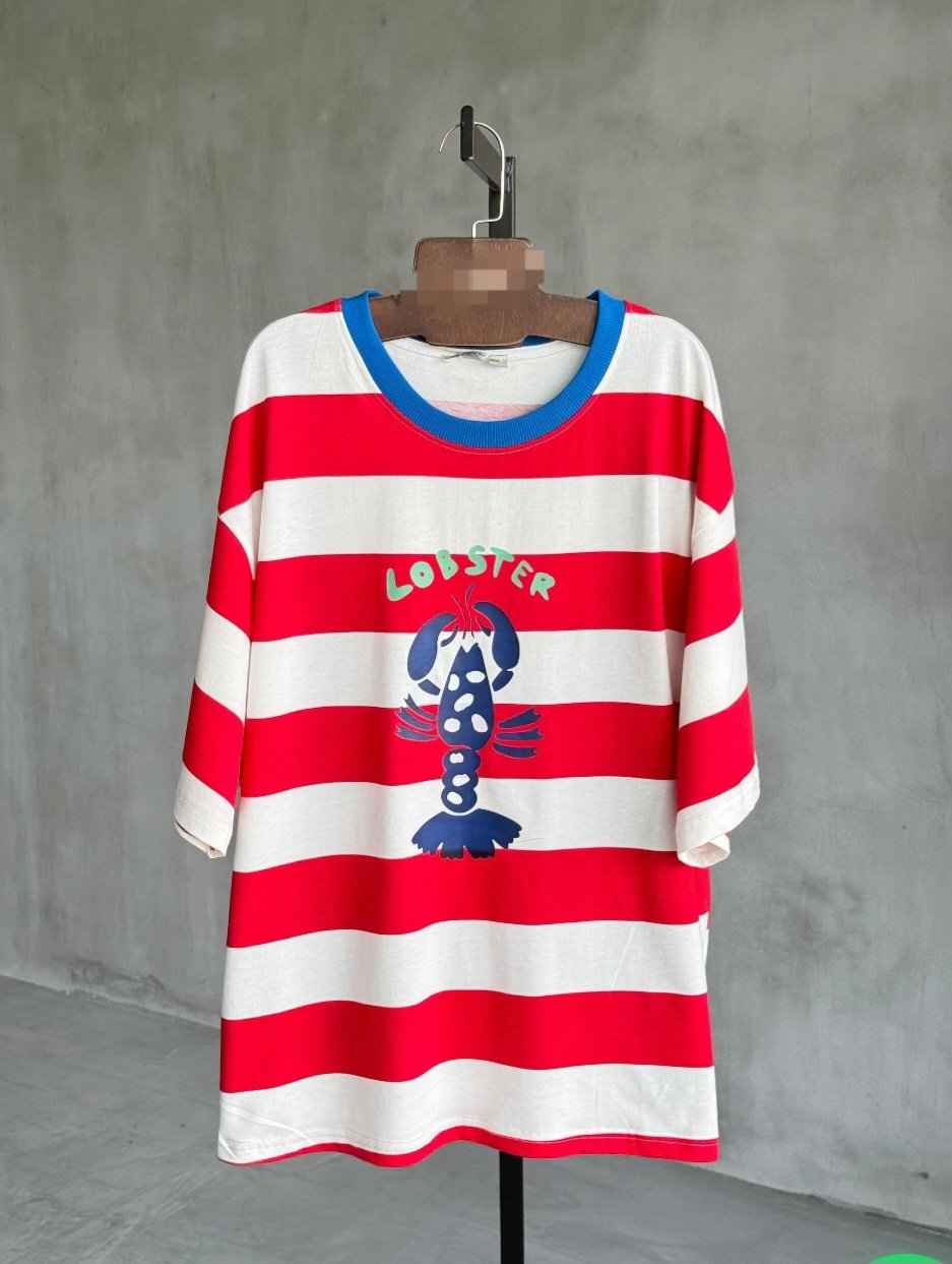 Red stripped lobster tshirt  - صورة 3
