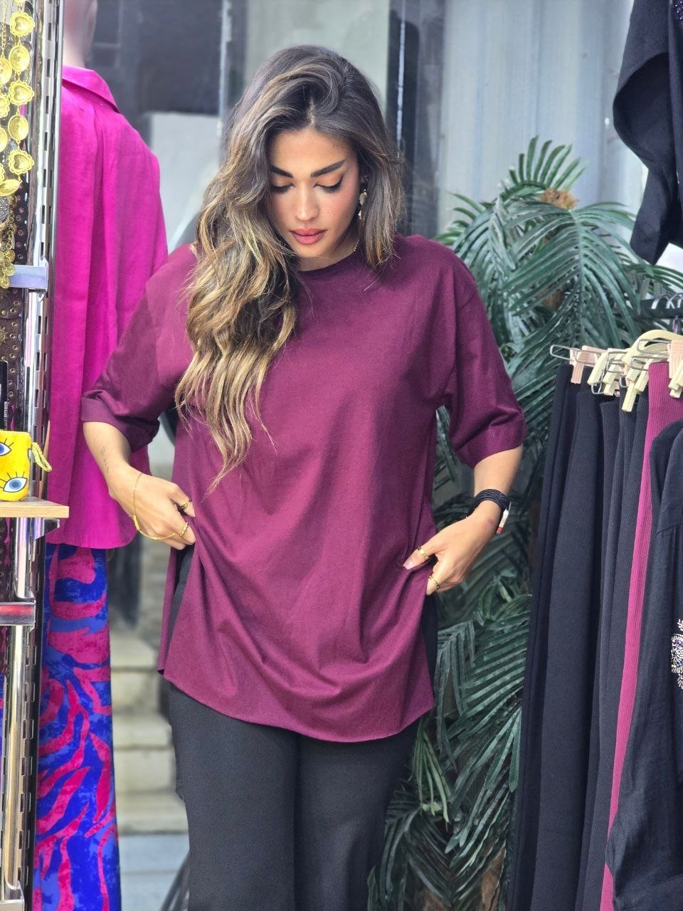 Burgundy basic tshirt with side slits  - Image 3