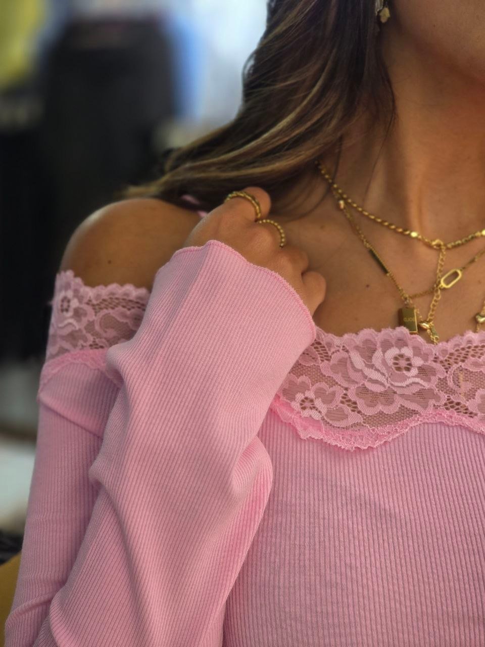 Pink off-shoulder lace top - Image 5