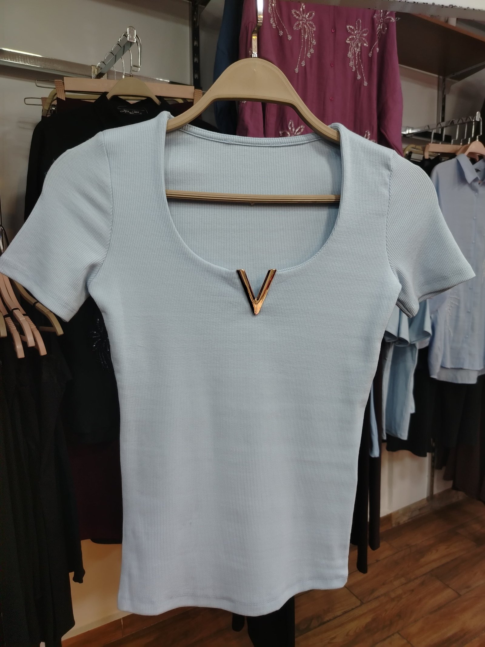 Shaper top with V gold accessory  - صورة 2