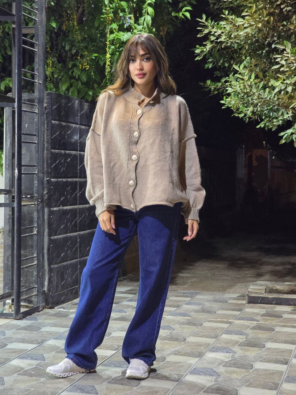 Oversize Café Cardigan with Gold Buttons  - صورة 4