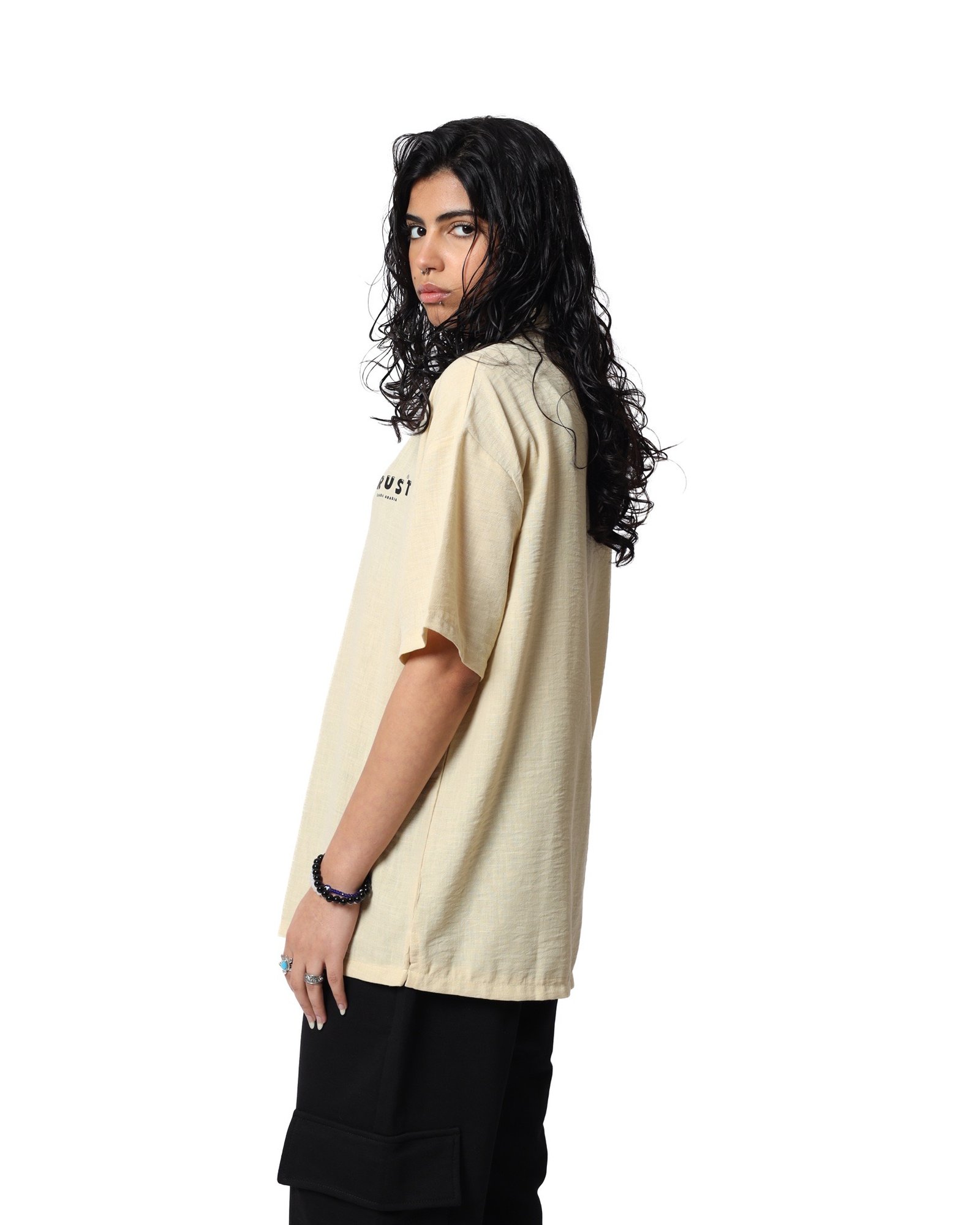 Yellow shirt - صورة 3