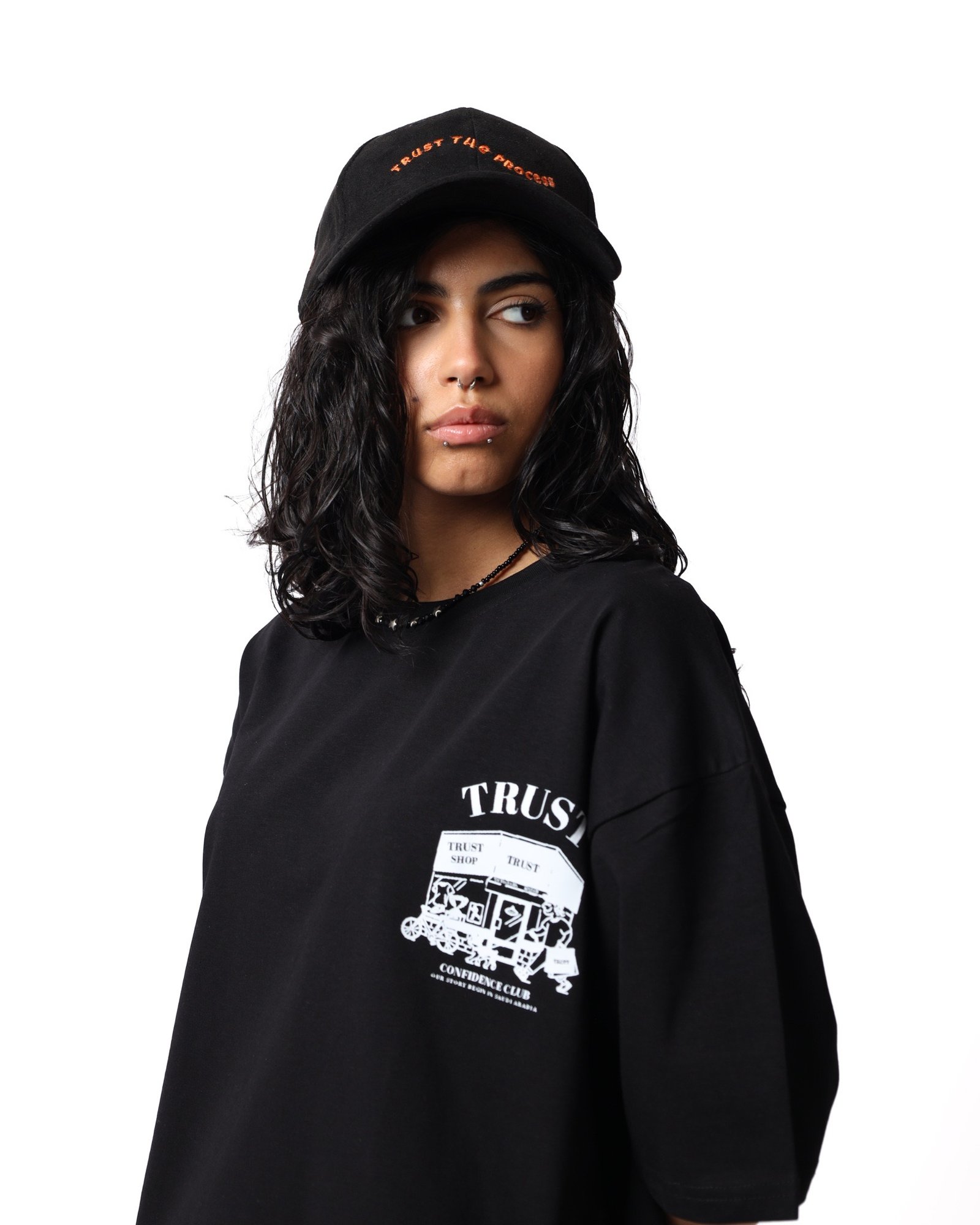 Black T-shirt - صورة 2