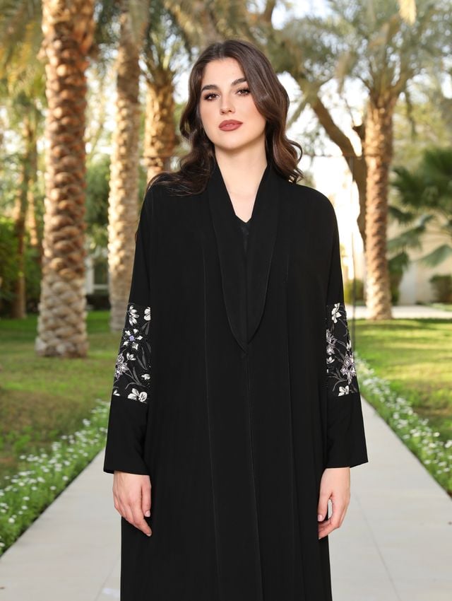 عباية كريب مطرزة - صورة 1