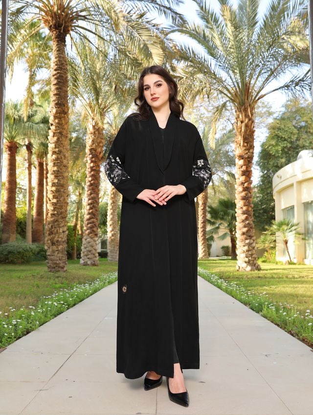 عباية كريب مطرزة - صورة 3