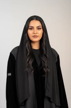 HOOLA: أناقة فريدة لكل مناسبة، عباية مخمل أسود - صورة 2