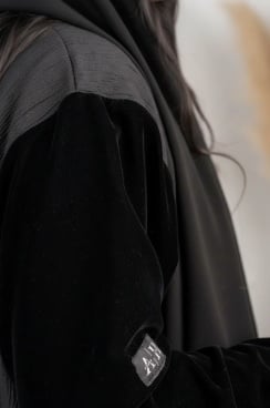 HOOLA: أناقة فريدة لكل مناسبة، عباية مخمل أسود - صورة 5