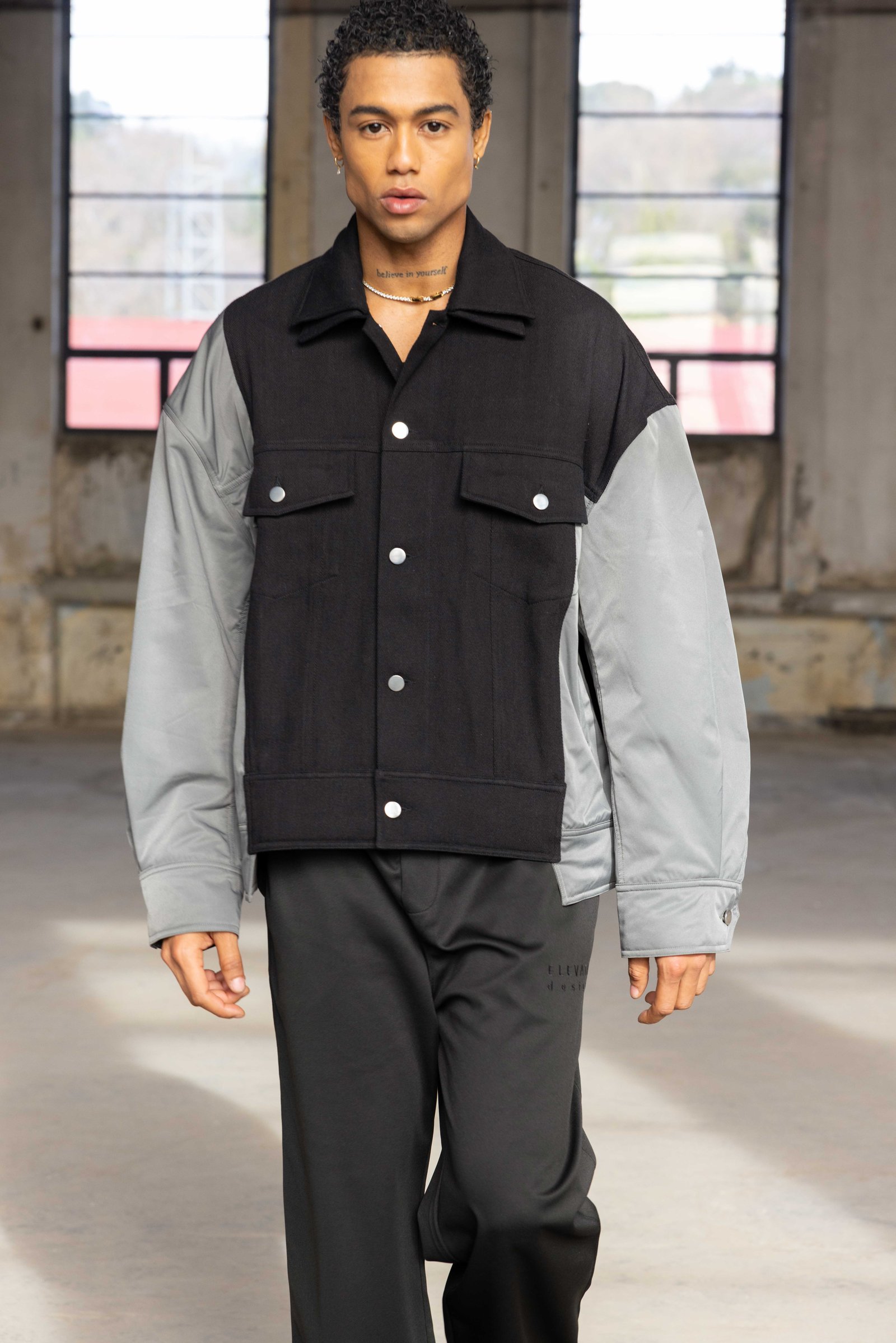 Casual colorblocked denim jacket - Image 4