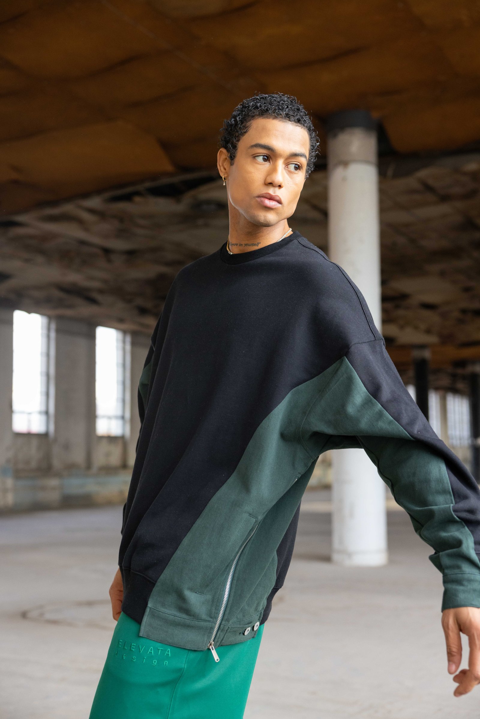 High-end design spliced sweater - Image 6