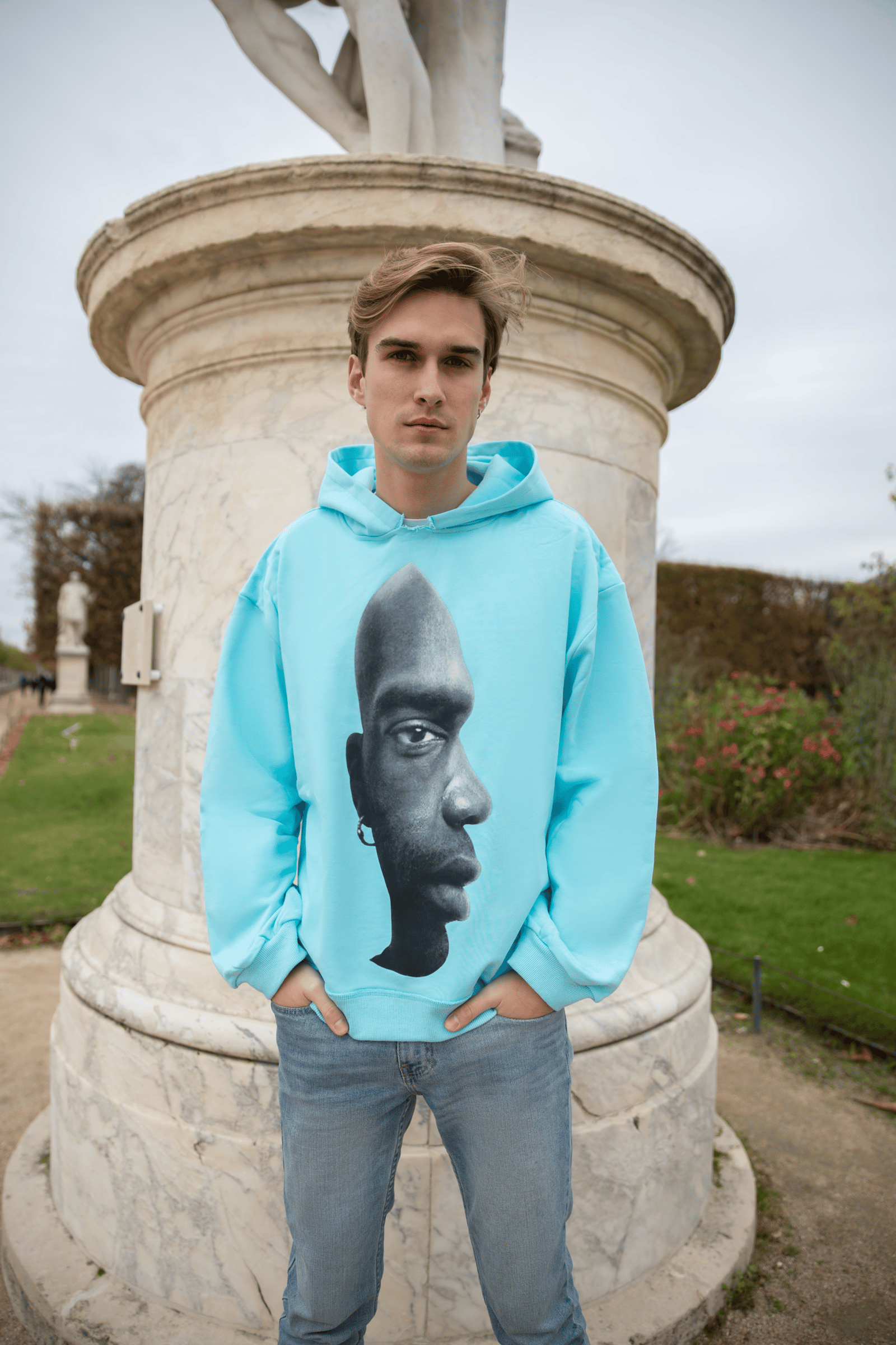 Elevata hoodie with illusion print on the front - صورة 7