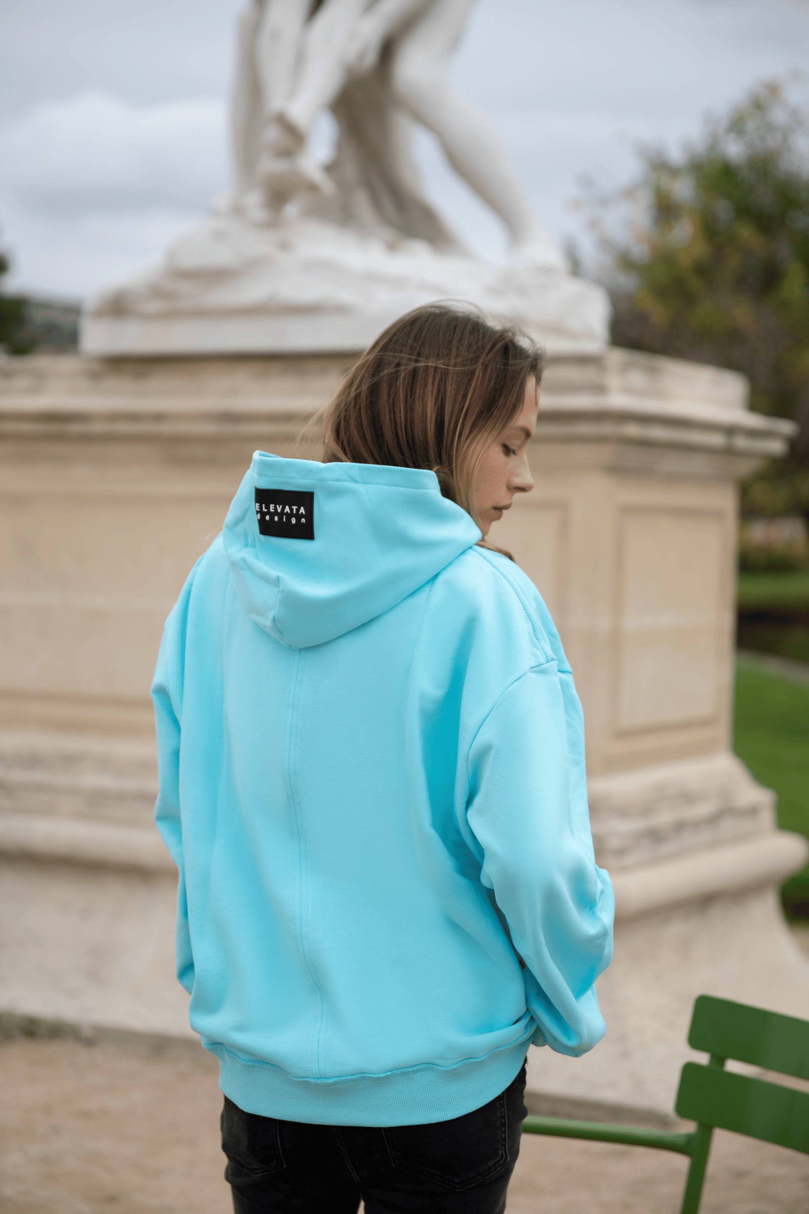 Elevata hoodie with illusion print on the front - صورة 9