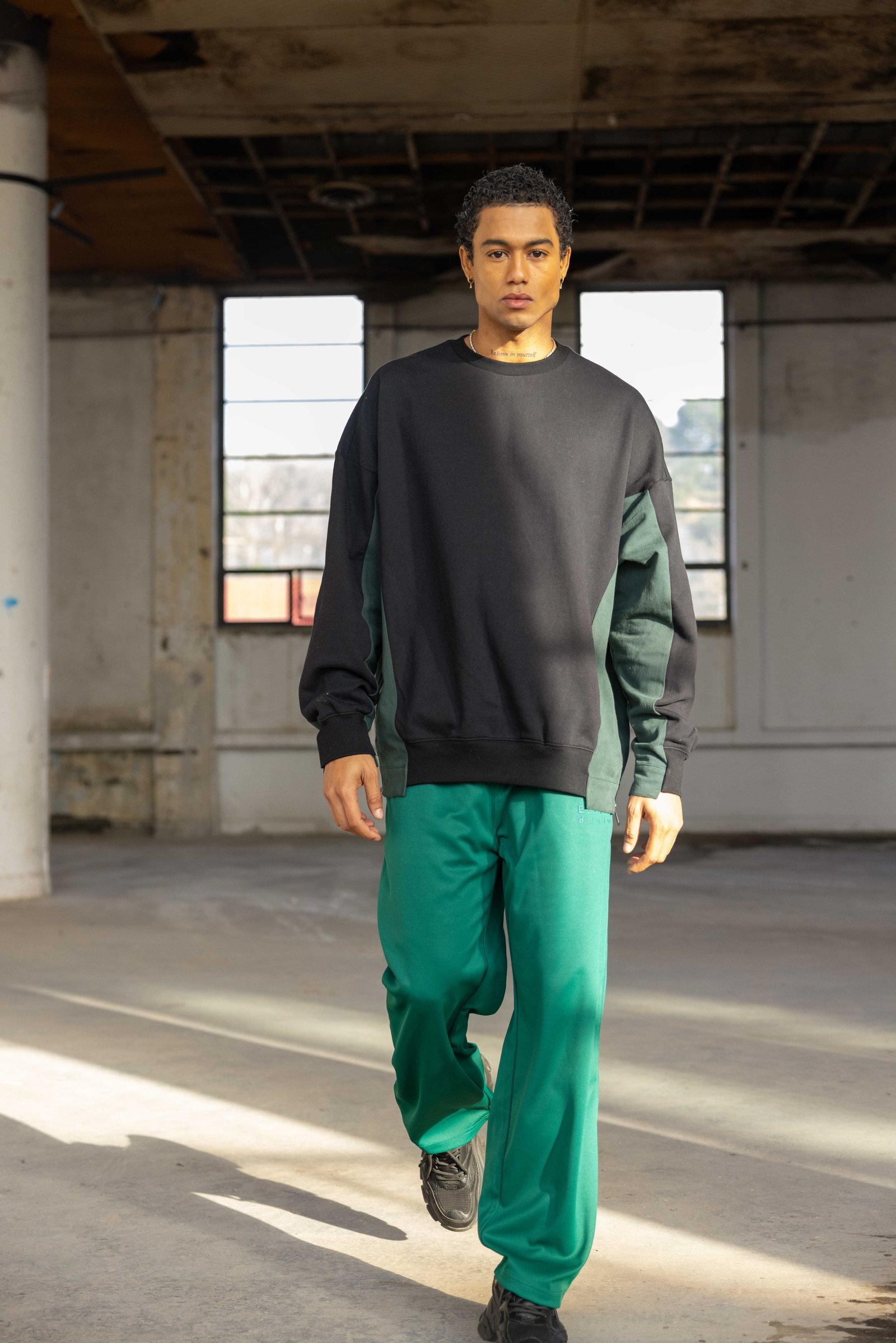 High-end design spliced sweater - صورة 1