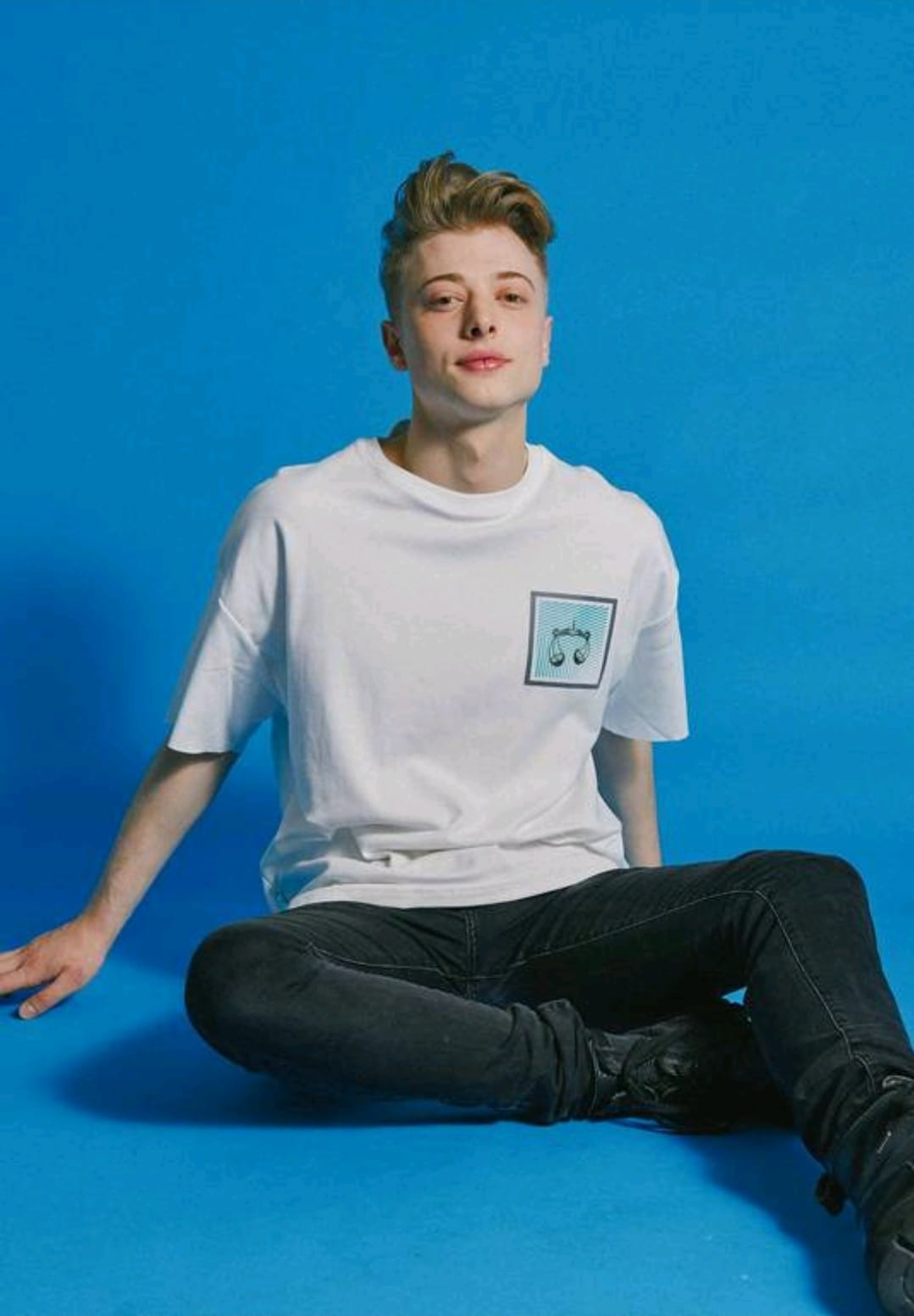 Oversized zodiac t-shirt - صورة 9