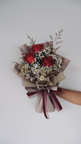Elegant red rose bouquet-21 - Image 1