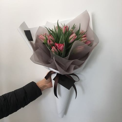soft tulip bouquet - Image 1