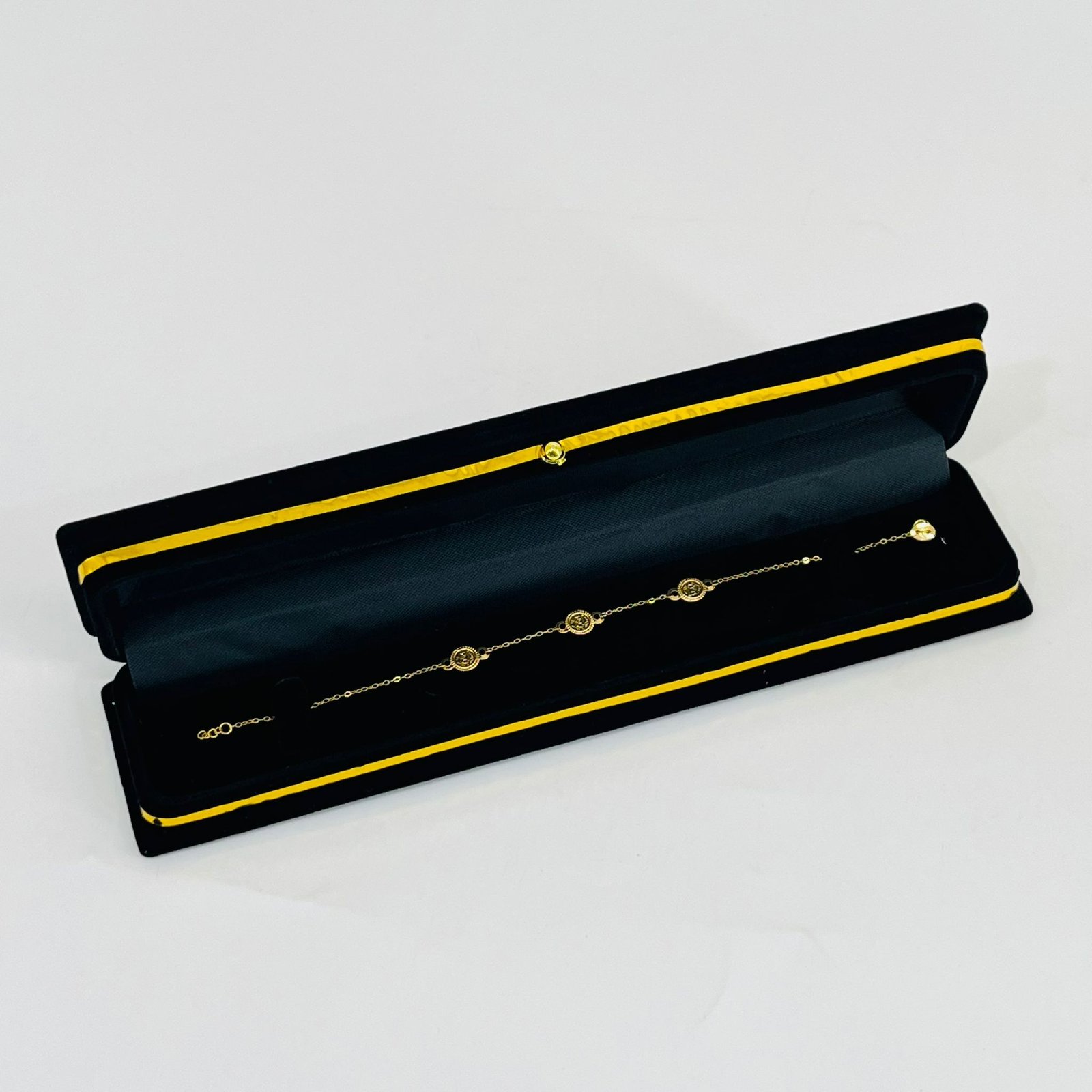 8666 - Image 1