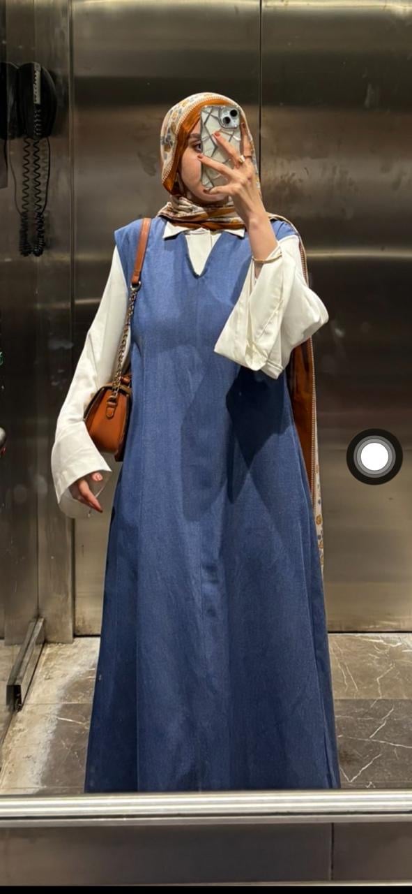 Denim dress & blouse - صورة 2