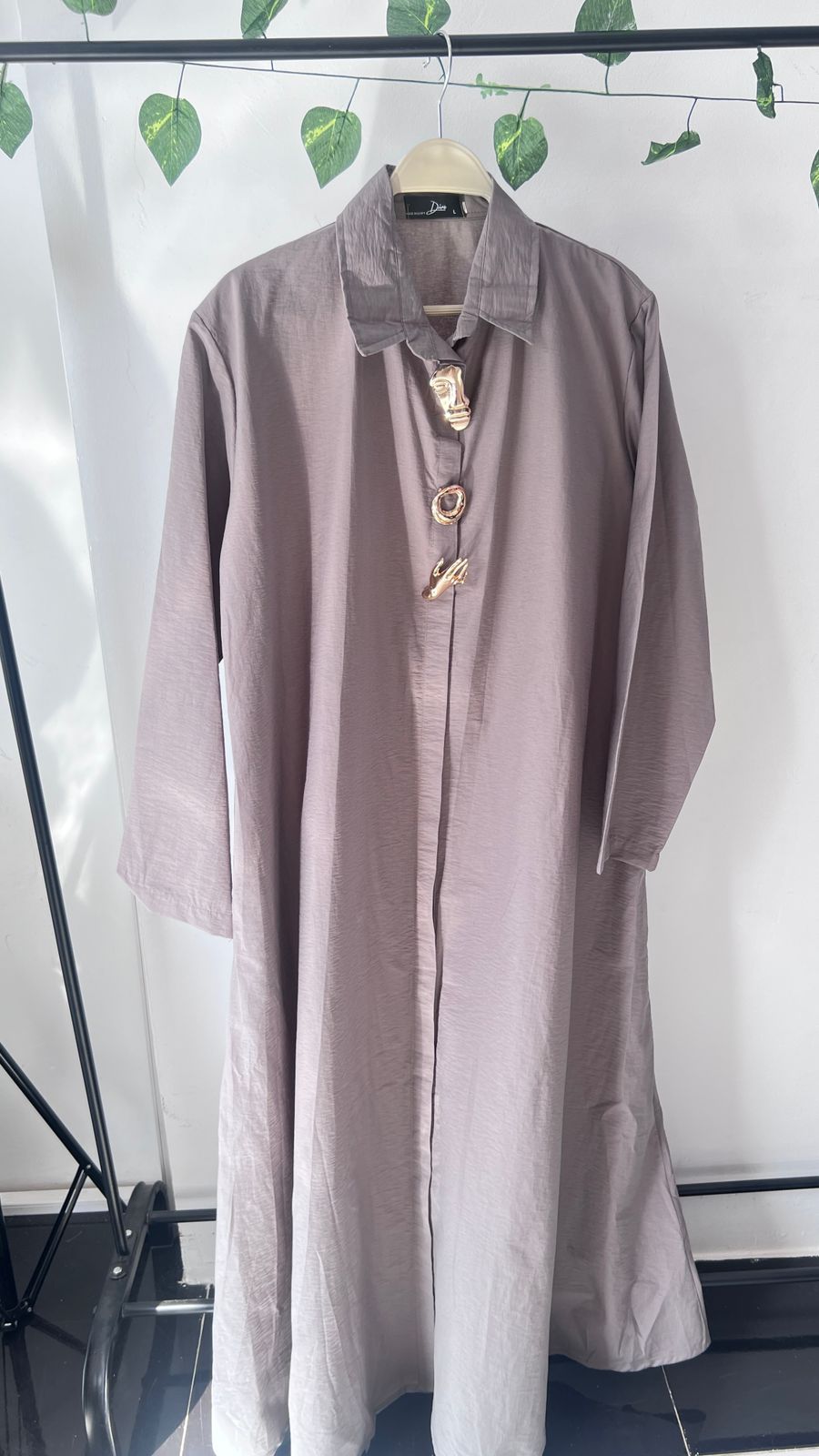 DRESS WITH BROCH - Image 5