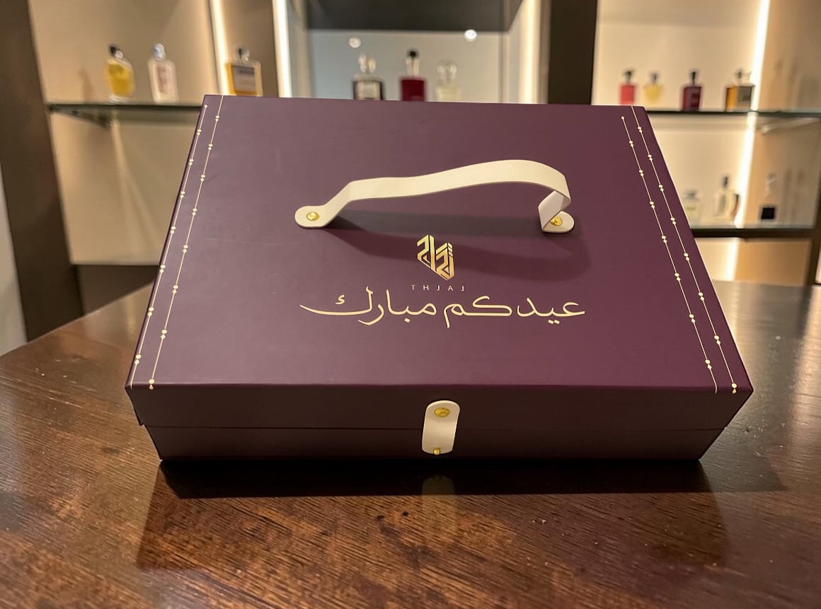 بوكس توزيعات العيد الفاخر – 16 قطعة | عود ومسك ثجاج الخاص - صورة 1