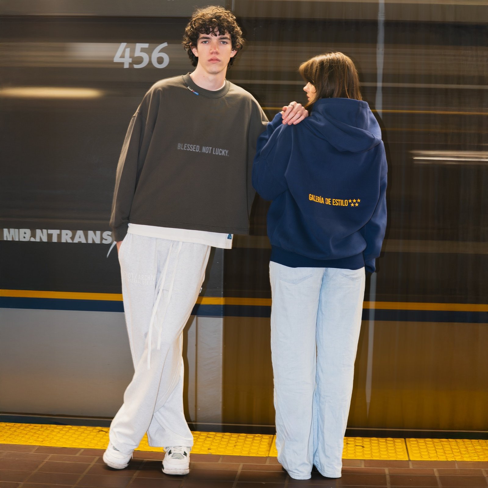 GALERIA NAVY HOODIE - صورة 5