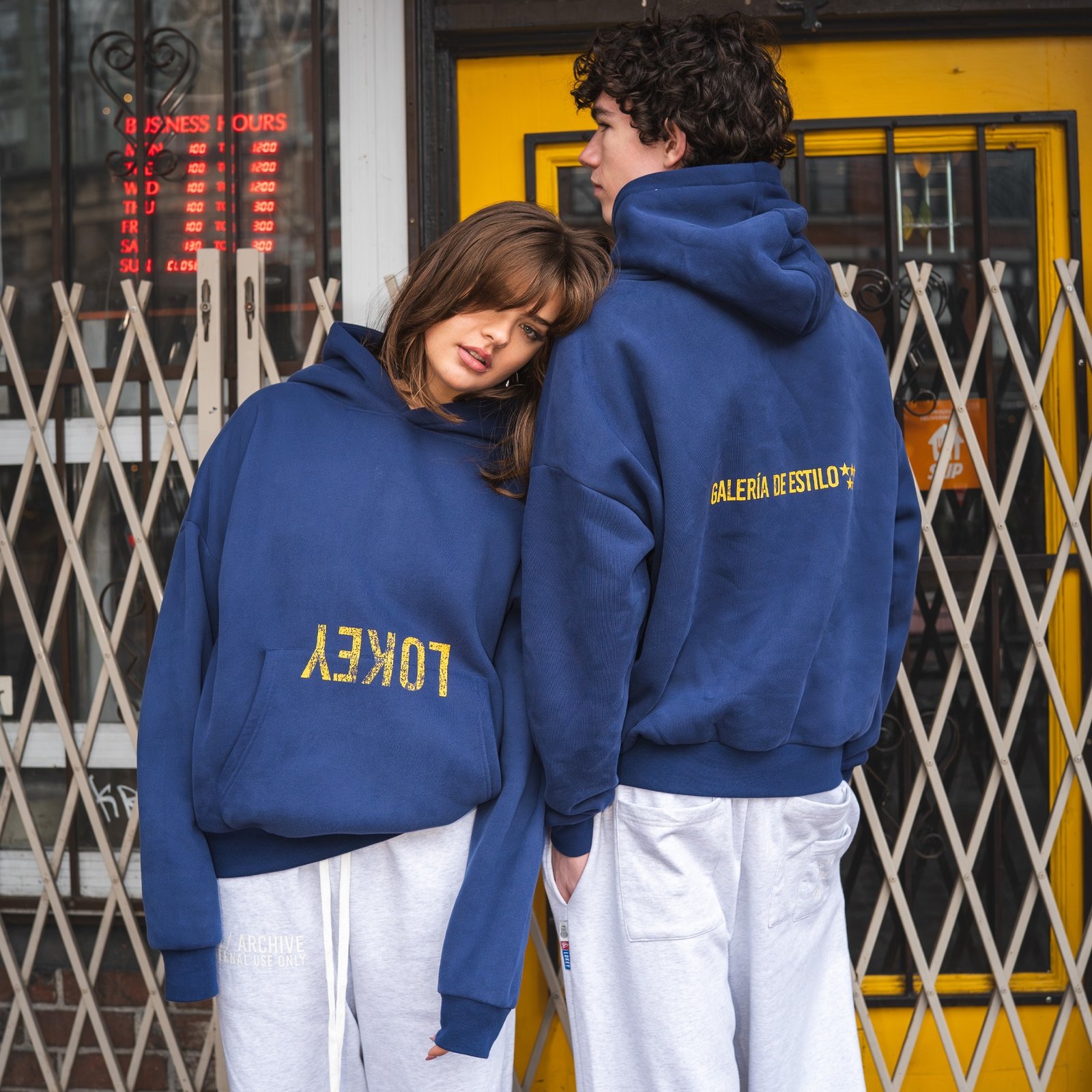 GALERIA NAVY HOODIE - صورة 2