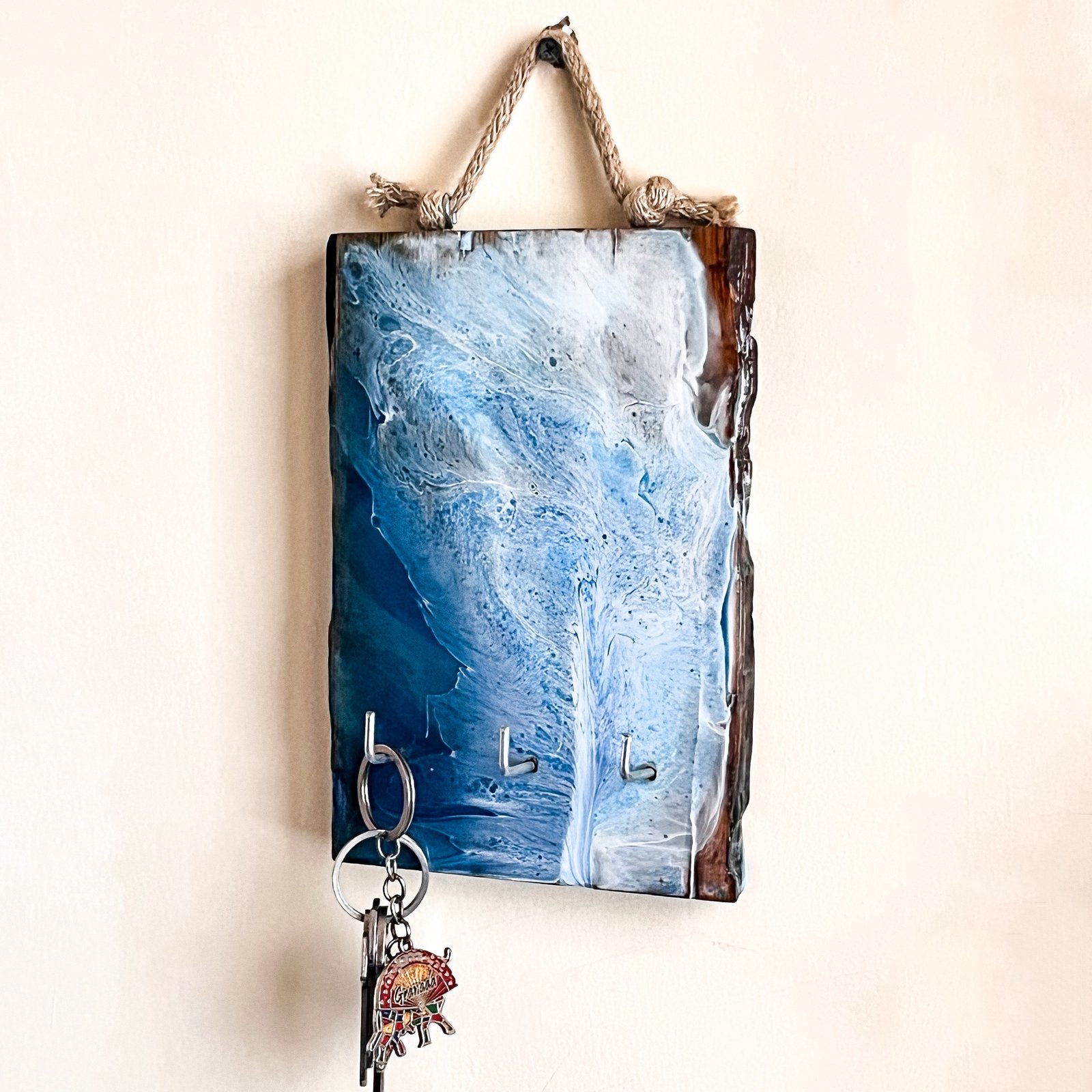 Light blue live-edge Keyholder - Image 6