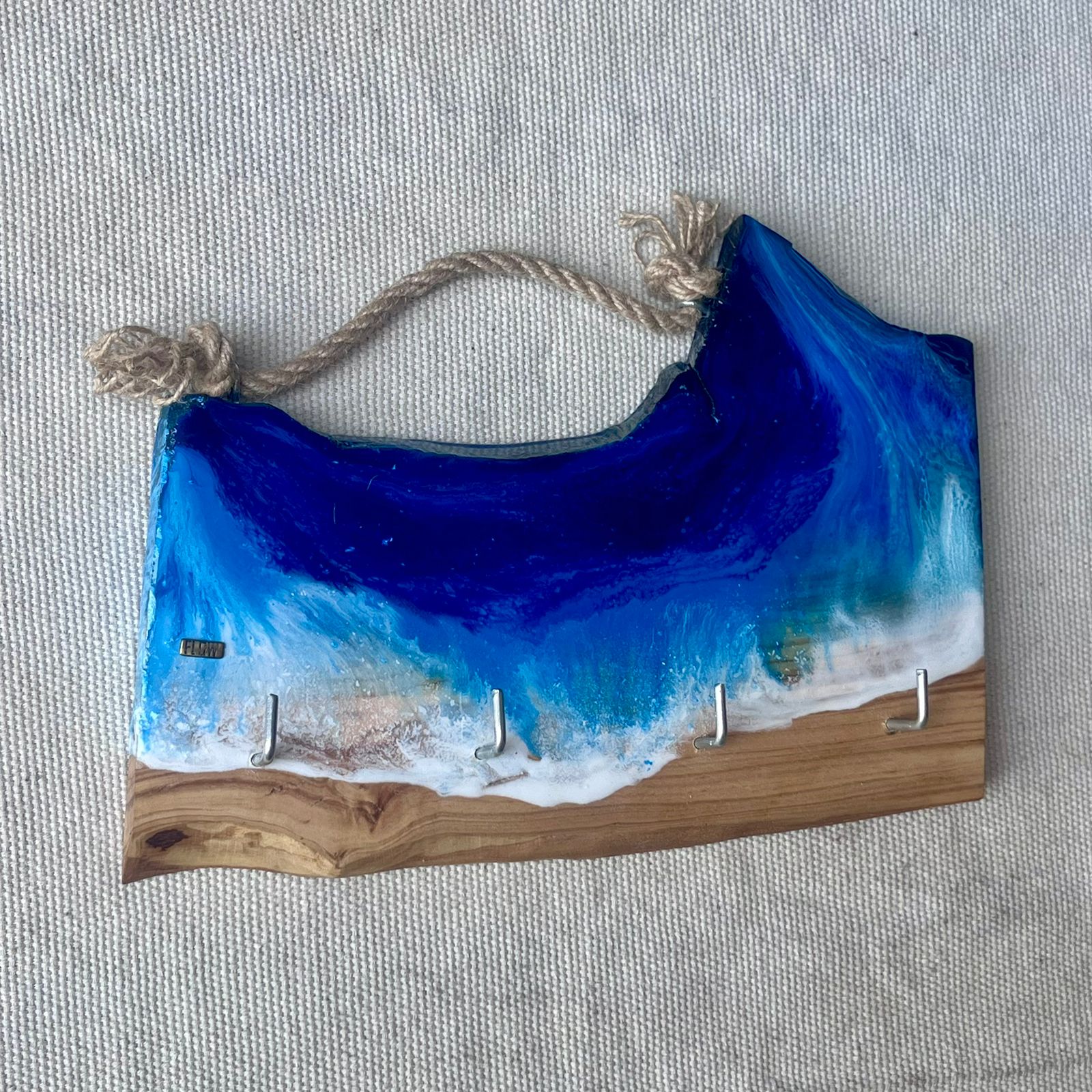 Navy blue/Turquoise Live Edge Key Holder - صورة 6