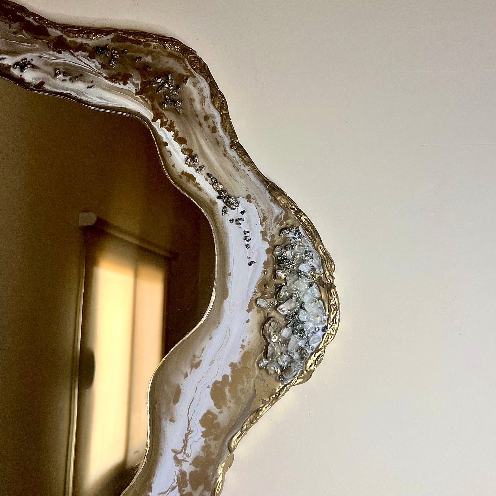 White/ Gold One-Side Mirror - صورة 3