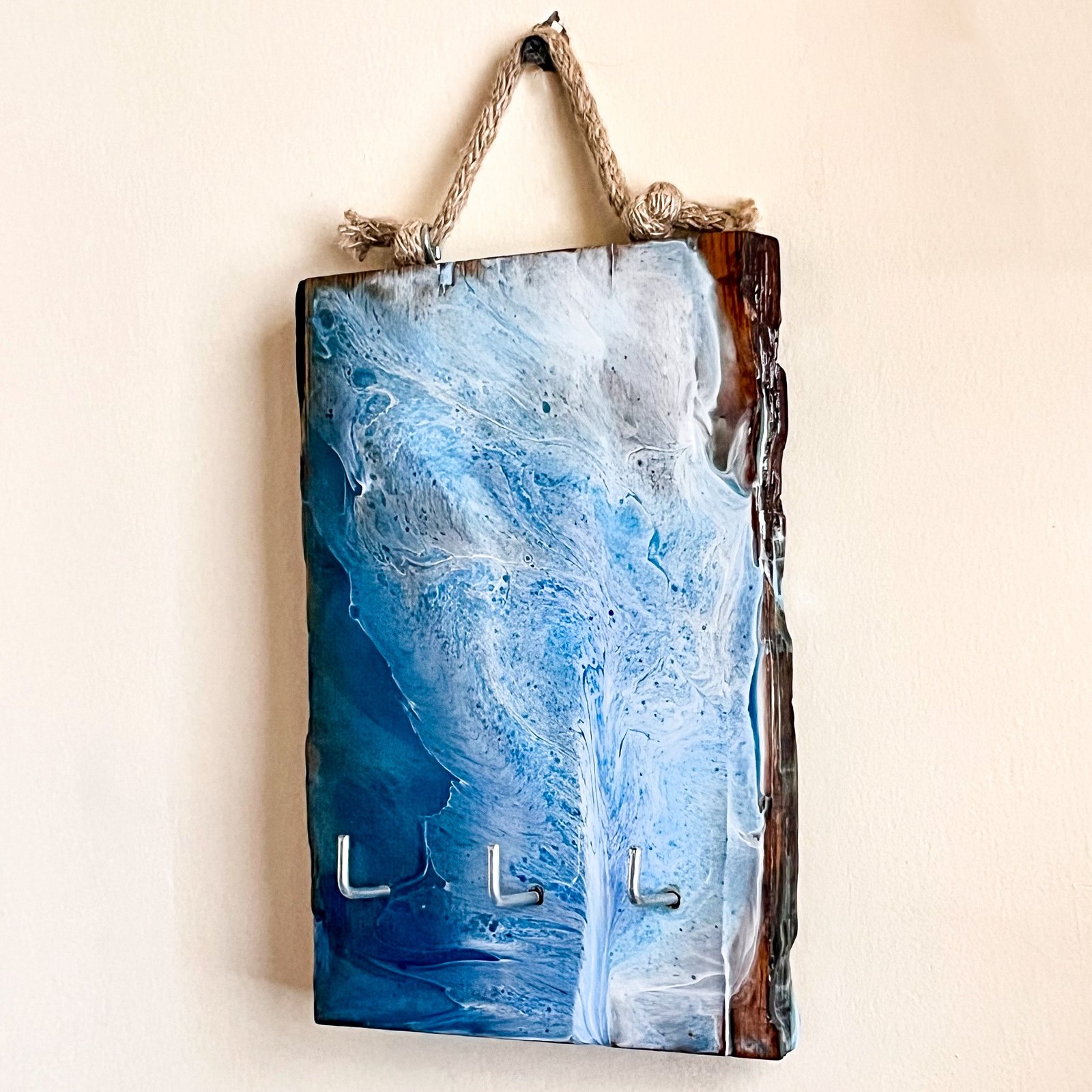 Light blue live-edge Keyholder - Image 8