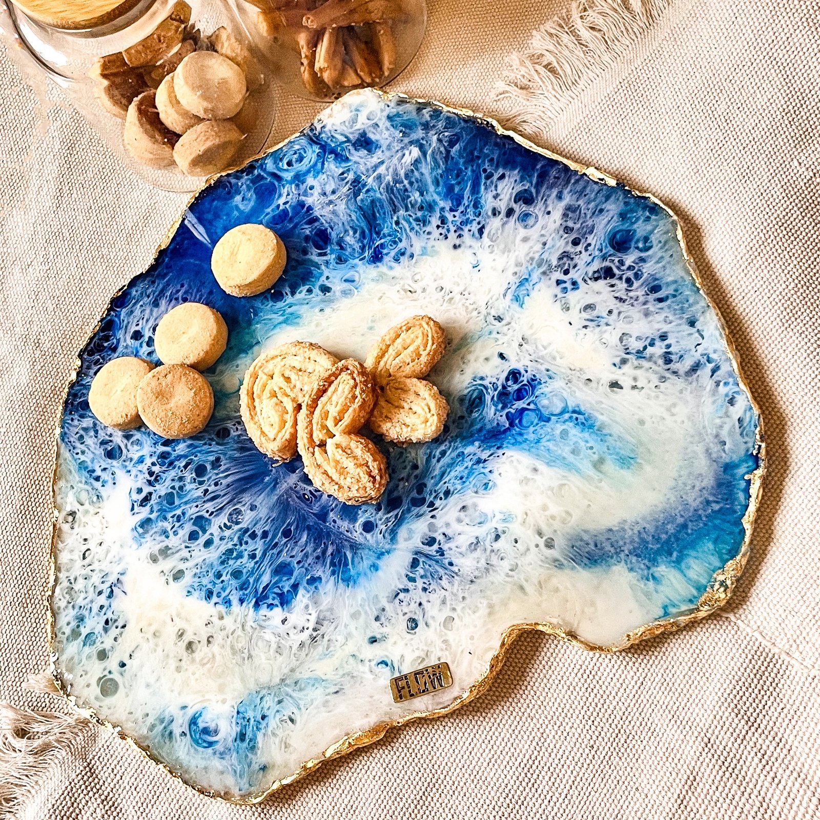 Blue & white irregular agate cheese platter - صورة 4